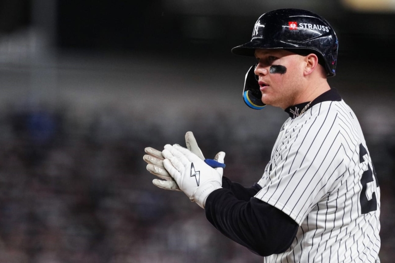 Braves firma al jardinero mexicano Alex Verdugo